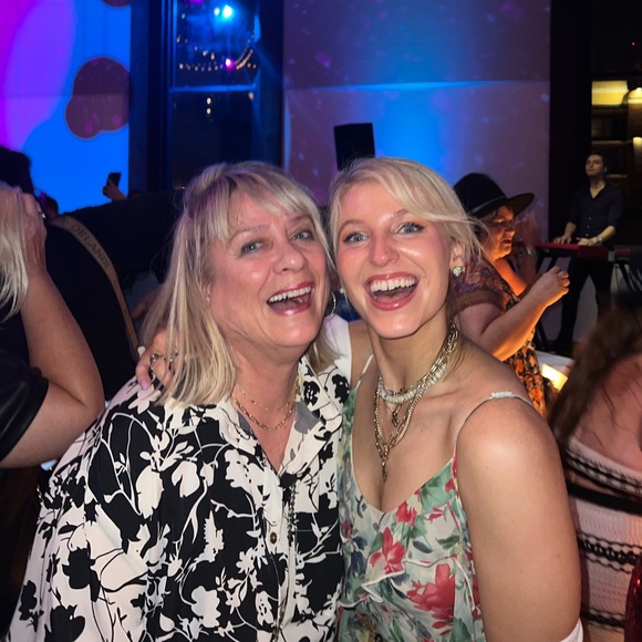 Meet your Posher, Pamela - Picture 7 of 17